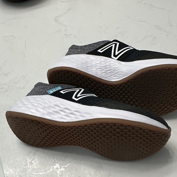New Balance Kids' Black and White Slip-On Sneakers Size 8 - Picture 2 of 5